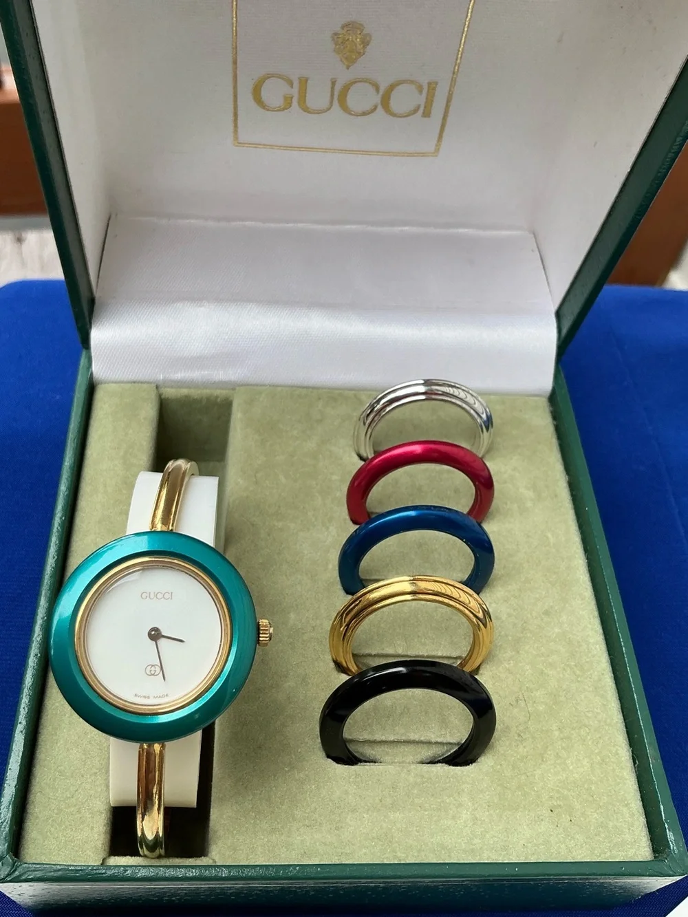 Authentic GUCCI bangle watch with Interchangeable Bezels❤️💙💛💚🖤